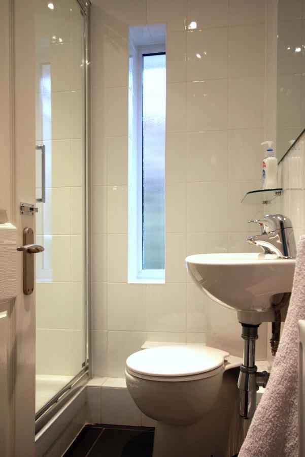 Abacus Bed And Breakfast, Blackwater, Hampshire Camberley Exteriör bild