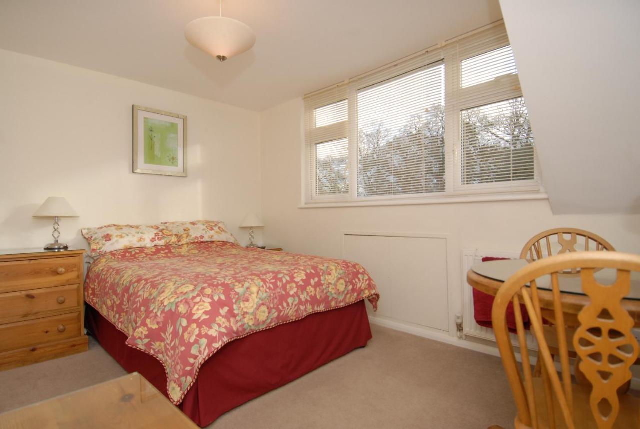 Abacus Bed And Breakfast, Blackwater, Hampshire Camberley Exteriör bild
