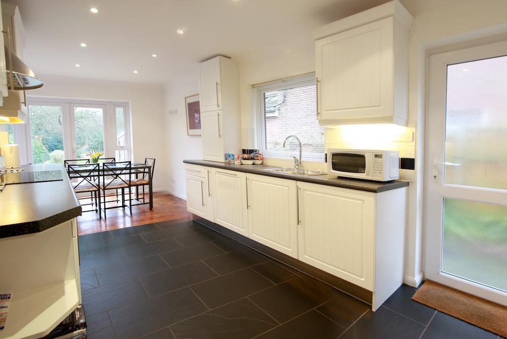 Abacus Bed And Breakfast, Blackwater, Hampshire Camberley Exteriör bild
