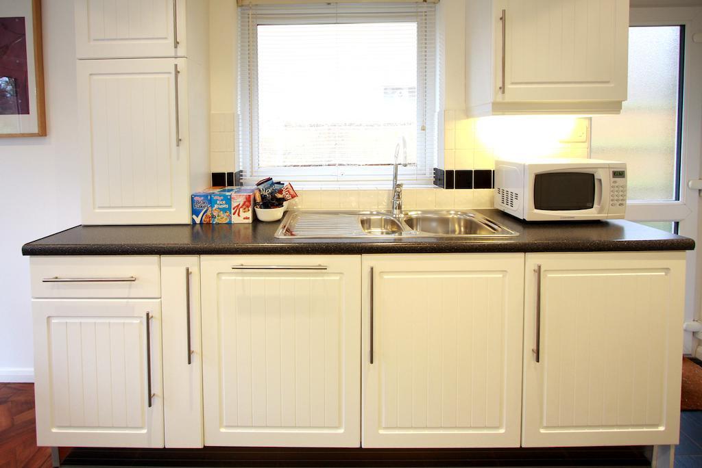 Abacus Bed And Breakfast, Blackwater, Hampshire Camberley Exteriör bild
