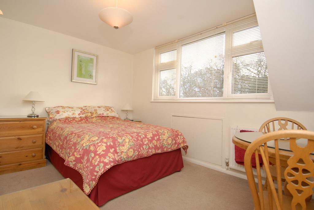 Abacus Bed And Breakfast, Blackwater, Hampshire Camberley Rum bild