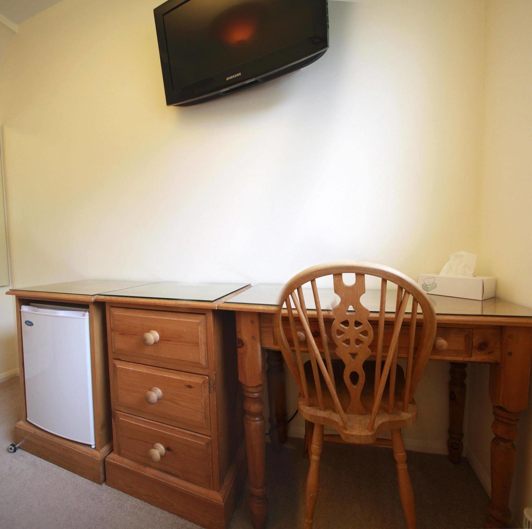 Abacus Bed And Breakfast, Blackwater, Hampshire Camberley Exteriör bild
