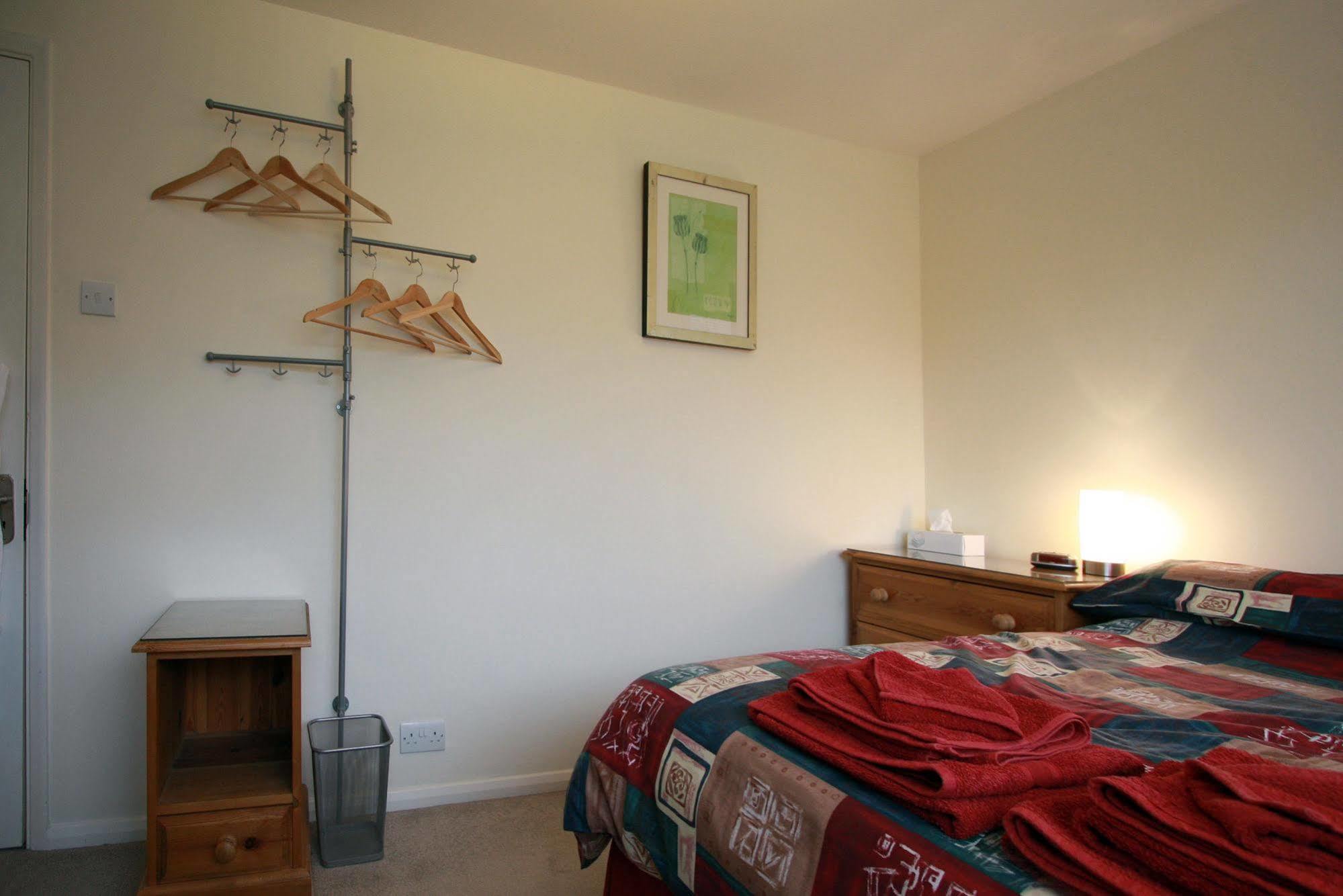 Abacus Bed And Breakfast, Blackwater, Hampshire Camberley Exteriör bild