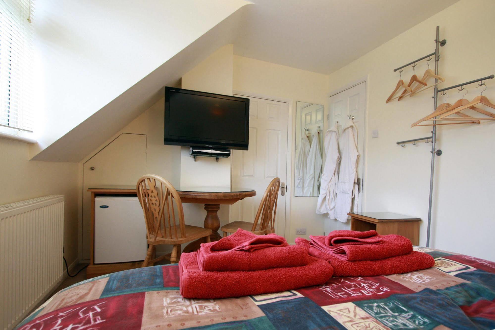 Abacus Bed And Breakfast, Blackwater, Hampshire Camberley Exteriör bild